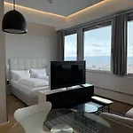 Modern City Apartment With Stunning Vienna Skyline Views