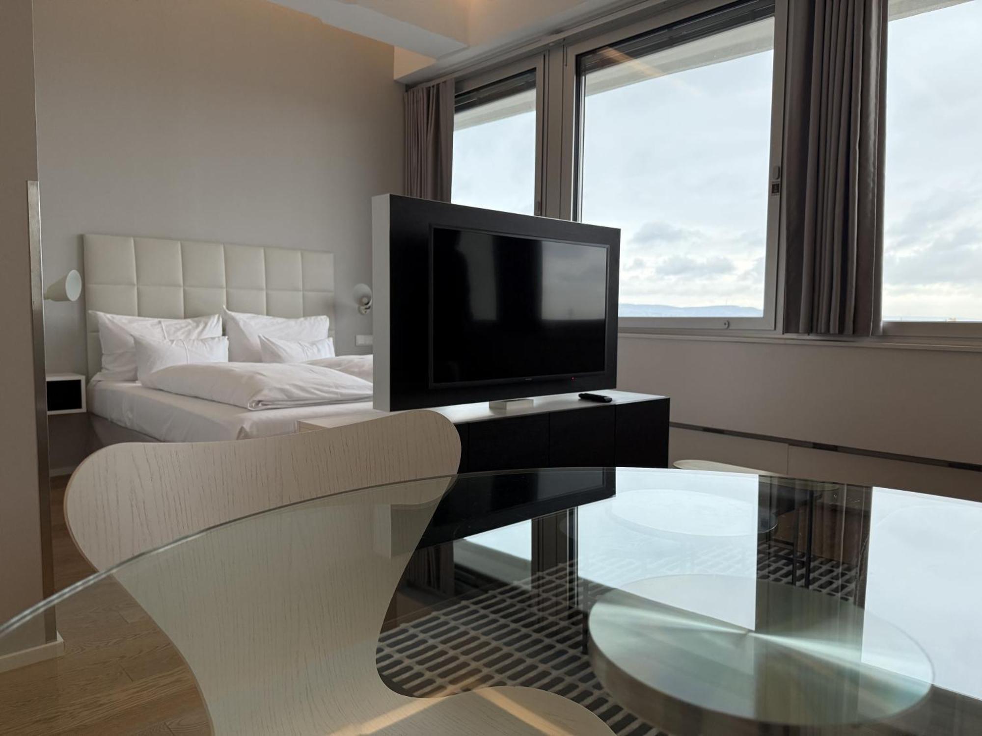Modern With Stunning Skyline Views * Wien